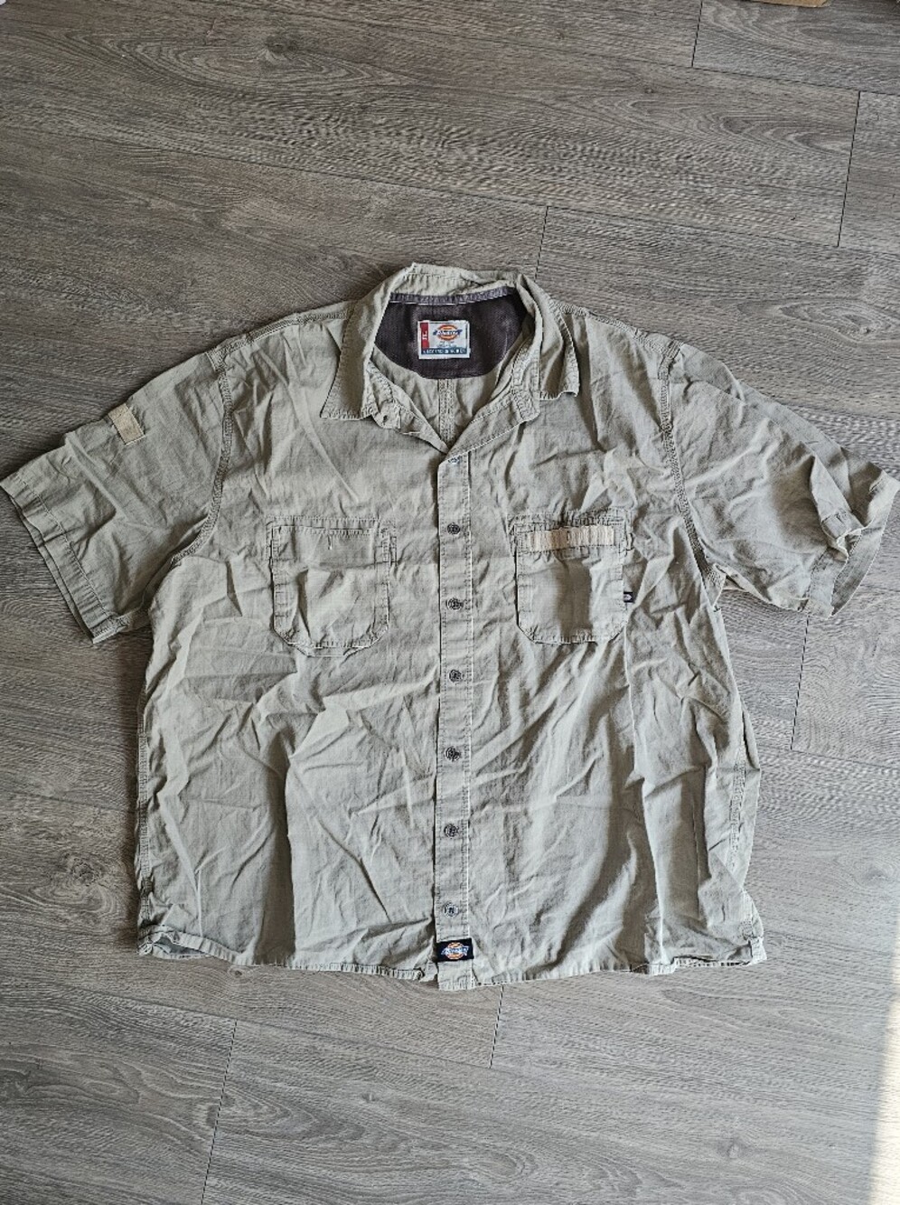 Dickies Men’s Short Sleeve Shirt Jacket in Light Khaki